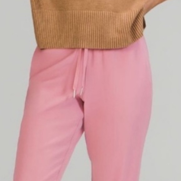 NWT LULULEMON JOGGER  On the Fly Jogger 28"  Pink Taupe WOVEN Travel Rose 8 - Picture 6 of 8